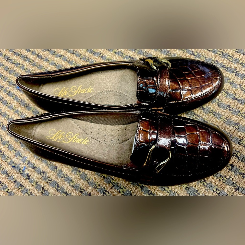 Life Stride Brown Croc-Embossed Loafers